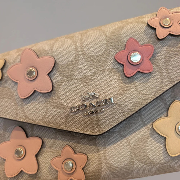 Brand New Coach Beige Floral Women's Bag - Picture 3 of 13